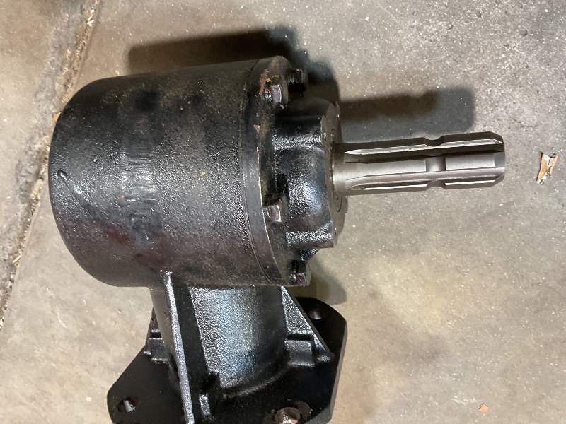 Photo 1 of **SELLING FOR PARTS. SCRAPES. WET DAMAGE**It is imported by CMR Group spa in Borzano di Albinea (RE), Italy.
The code is VCPU5940100X.
The component is likely a part of a hydraulic system or agricultural machinery.