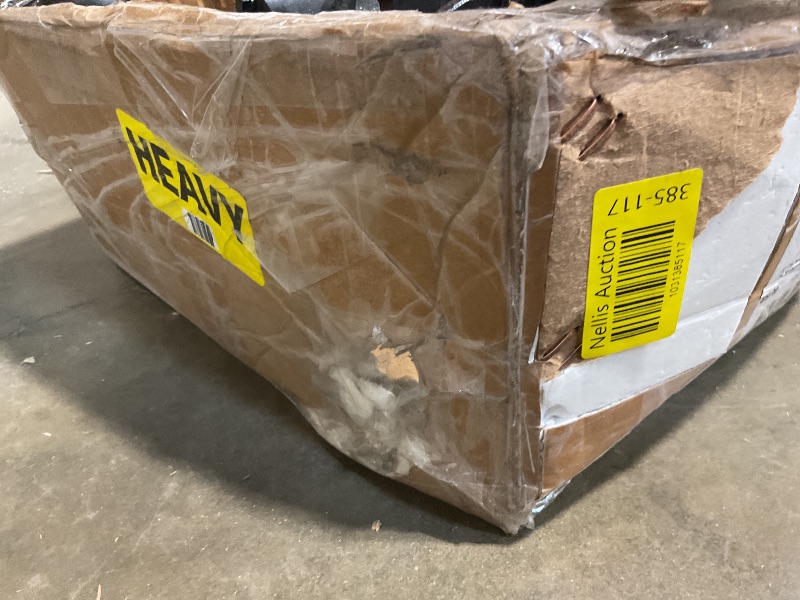 Photo 1 of **SELLING FOR PARTS. SCRAPES. WET DAMAGE**It is imported by CMR Group spa in Borzano di Albinea (RE), Italy.
The code is VCPU5940100X.
The component is likely a part of a hydraulic system or agricultural machinery.