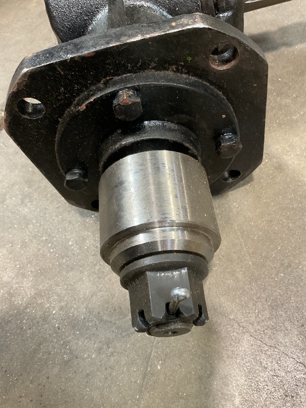 Photo 1 of **SELLING FOR PARTS. SCRAPES. WET DAMAGE**It is imported by CMR Group spa in Borzano di Albinea (RE), Italy.
The code is VCPU5940100X.
The component is likely a part of a hydraulic system or agricultural machinery.