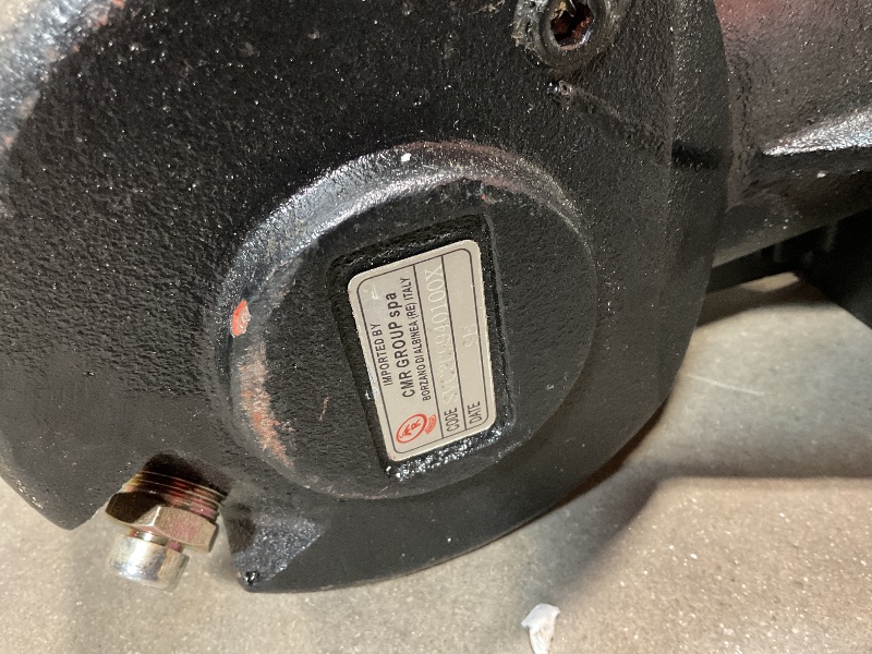 Photo 1 of **SELLING FOR PARTS. SCRAPES. WET DAMAGE**It is imported by CMR Group spa in Borzano di Albinea (RE), Italy.
The code is VCPU5940100X.
The component is likely a part of a hydraulic system or agricultural machinery.