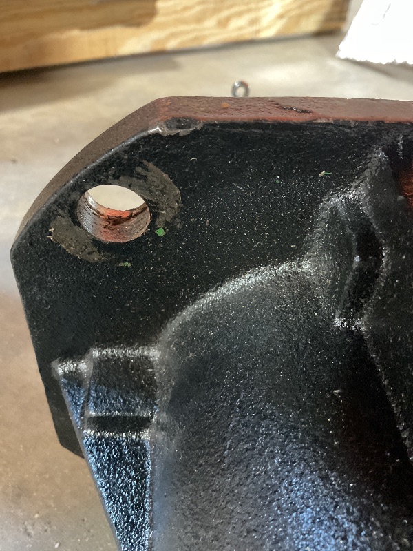 Photo 1 of **SELLING FOR PARTS. SCRAPES. WET DAMAGE**It is imported by CMR Group spa in Borzano di Albinea (RE), Italy.
The code is VCPU5940100X.
The component is likely a part of a hydraulic system or agricultural machinery.