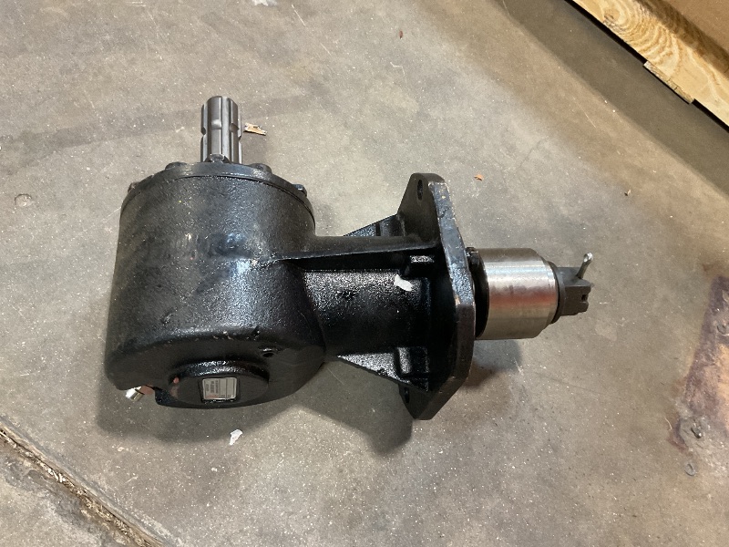 Photo 1 of **SELLING FOR PARTS. SCRAPES. WET DAMAGE**It is imported by CMR Group spa in Borzano di Albinea (RE), Italy.
The code is VCPU5940100X.
The component is likely a part of a hydraulic system or agricultural machinery.