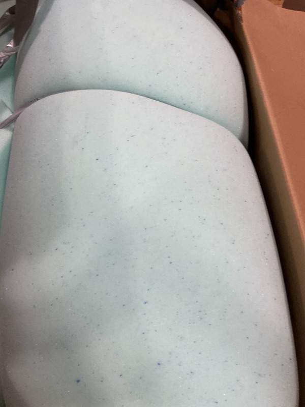 Photo 1 of **DIRT**Serta ThermaGel Cooling, Pressure-Relieving Memory Foam Mattress Topper, 3 Inch, King, Made in The USA