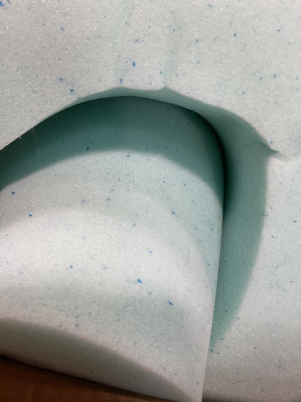 Photo 1 of **DIRT**Serta ThermaGel Cooling, Pressure-Relieving Memory Foam Mattress Topper, 3 Inch, King, Made in The USA