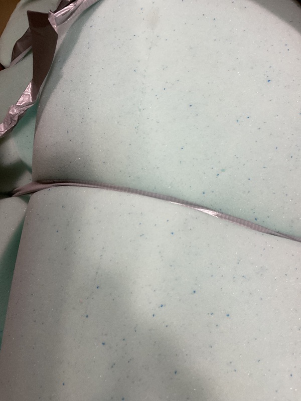 Photo 1 of **DIRT**Serta ThermaGel Cooling, Pressure-Relieving Memory Foam Mattress Topper, 3 Inch, King, Made in The USA