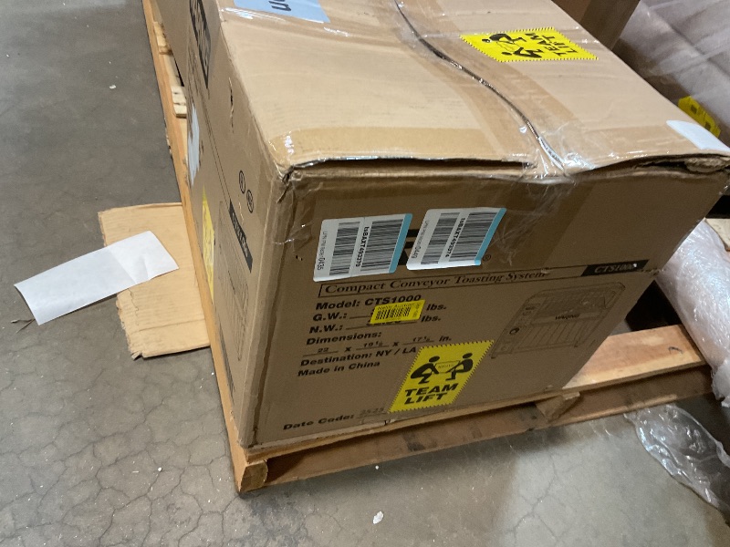 Photo 1 of **DIRT**Waring Commercial CTS1000 Coneyer Toaster, 450 Slices per hour, 120V, 1800W, 5-15 Phase Plug