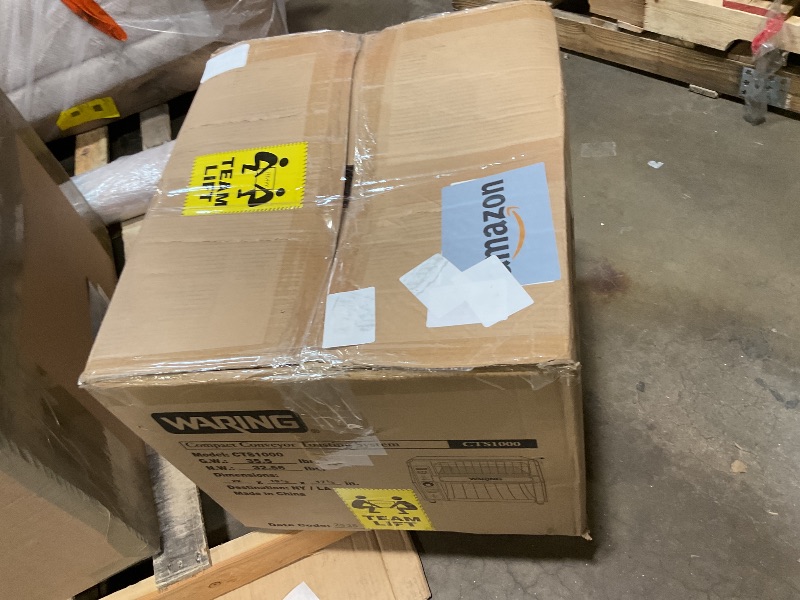 Photo 1 of **DIRT**Waring Commercial CTS1000 Coneyer Toaster, 450 Slices per hour, 120V, 1800W, 5-15 Phase Plug