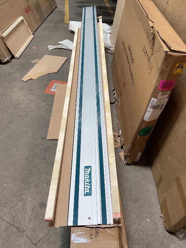 Photo 1 of ***MINOR DAMAGE ***Makita 194367-7 118" Guide Rail