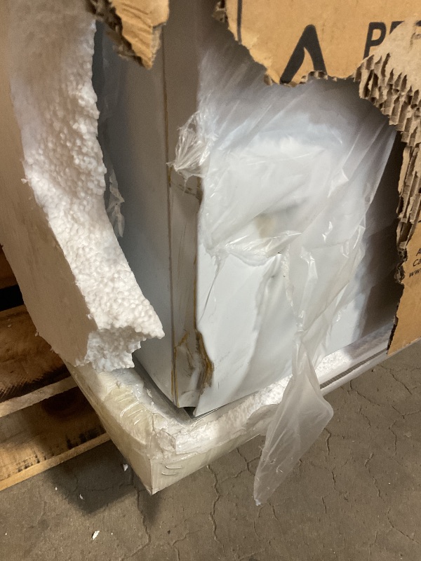 Photo 1 of ***MINOR DAMAGE ***BLACK+DECKER 13 Cu. Ft. Chest Freezer, Deep Freezer with Top Opening, Freezer Chest with 2 Removable Storage Baskets, Mechanical Temperature Control, Manual Defrost, R600a Refrigerant,BCF1300E,White