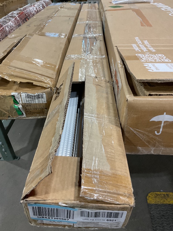 Photo 1 of ***MINOR DAMAGE ***ELEKICO 8' Led Shop Lights,Super Bright 19500LM 100W 5000K 8FT Led Shop Light, Linkable 8FT Garage Ceiling Lights for Garage Ceiling Workshop Warehouse