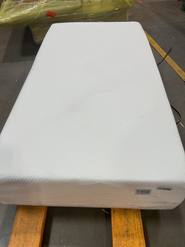 Photo 1 of *** MINOR DAMAGED DIRTY FROM TRANSPORT ***FDW | 12 Inch Twin Mattress | Medium Firm | Gel Memory Foam Mattress | White | Bed in a Box, CertiPUR-US Certified | Pressure Relief, Cooling Ventilated Foam | Washable Removable Cover