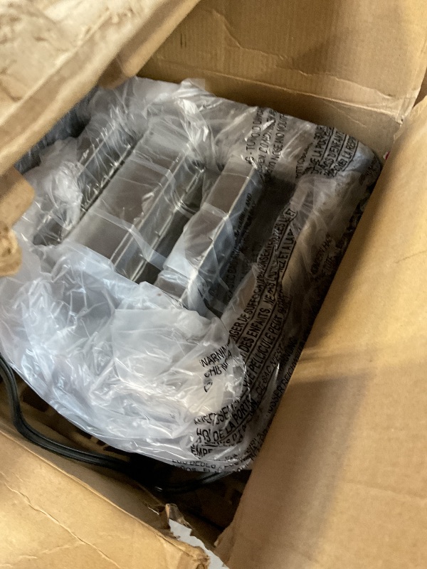 Photo 1 of **LEFT SIDE IS NON-FUNCTIONAL** BLACK+DECKER 4-Slice Toaster, Stainless Steel, TR4900SSD