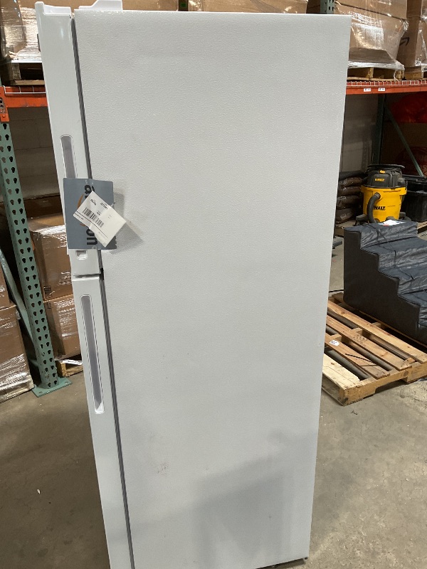 Photo 1 of *** MINOR DAMAGE***BLACK+DECKER 16.4 Cu. Ft. Top Mount Refrigerator with Freezer, 2 Door Refrigerator with Top Freezer and Separate Temperature Controls, Auto Defrost, BR1640KW, White