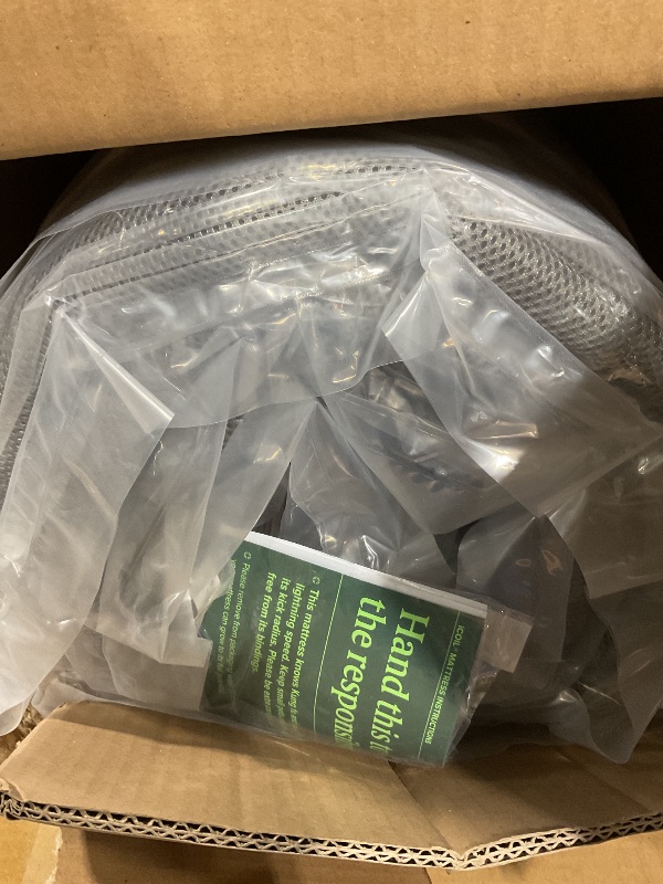 Photo 1 of *** MAJOR DAMAGE***ZINUS 10 Inch True Support Hybrid Mattress [New Version], Queen, Fiberglass Free, Medium Feel, Motion Isolation, Certified Safe Foams & Fabric, Mattress in A Box