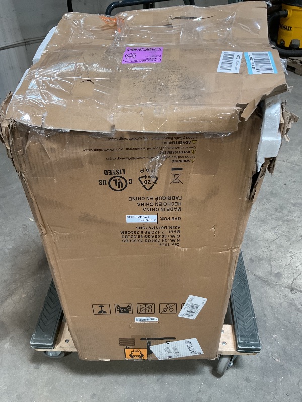 Photo 1 of *** USED/MINOR DAMAGE/MISSING PARTS***Amazon Basics 4-In-1 Portable Air Conditioner with Remote, Timer, Sleep Mode, Auto Swing, Cool/Heat/Dry/Fan-Only Functions, 13500 BTU (ASHRAE), Cools Up to 550 Sqf, Energy Saving, White