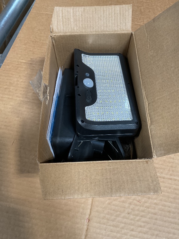 Photo 1 of **NON FUNCTIONAL** Clip On Solar Lights Outdoor with Motion Sensor, 360°Rotatable & Vertically Adjustable Solar Fence Lights with 92 LEDs (600 LM, 6000 K),IP65 waterproof Security light for deck, Gutter, Camping(2 Pack)