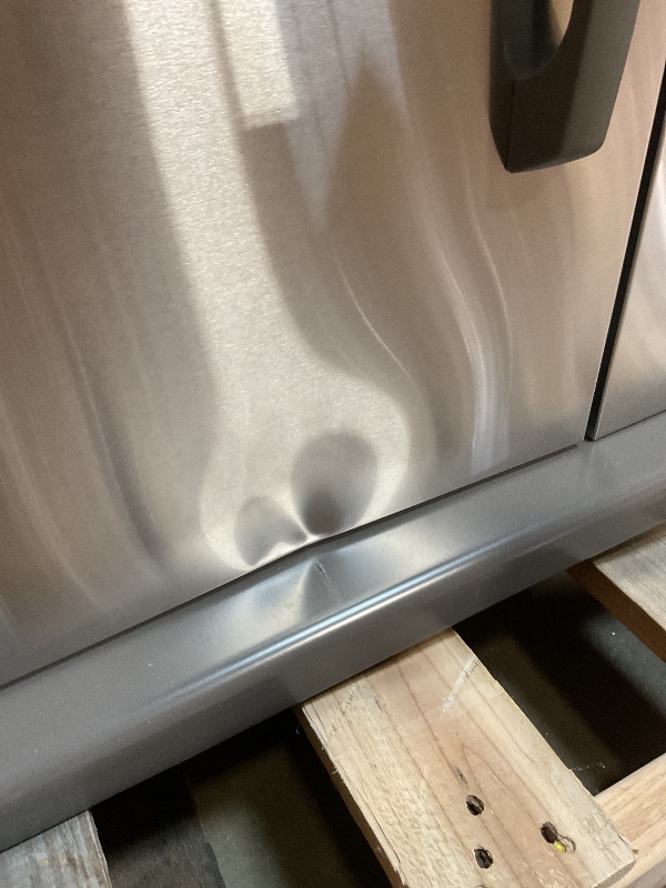 Photo 1 of *** MINOR DAMAGE/UNKNOWN MISSING PARTS***Napoleon Rogue PRO 625 Natural Gas Grill with Infrared Side Burner, Stainless Steel, Durable 6-Burner BBQ