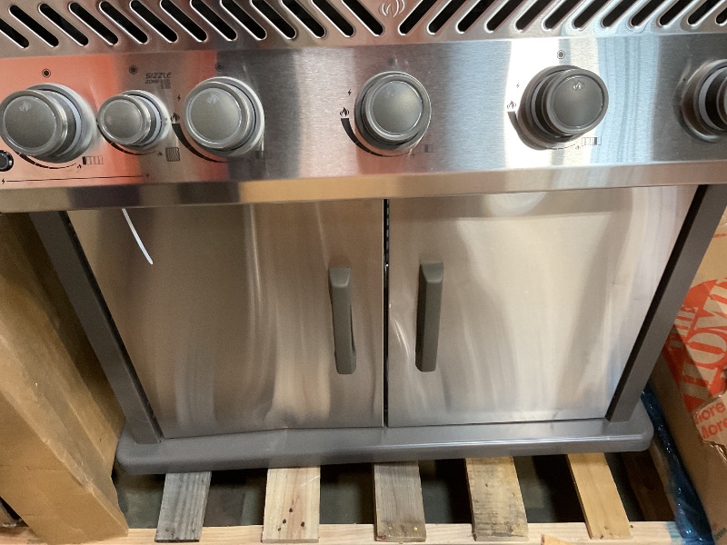 Photo 1 of *** MINOR DAMAGE/UNKNOWN MISSING PARTS***Napoleon Rogue PRO 625 Natural Gas Grill with Infrared Side Burner, Stainless Steel, Durable 6-Burner BBQ