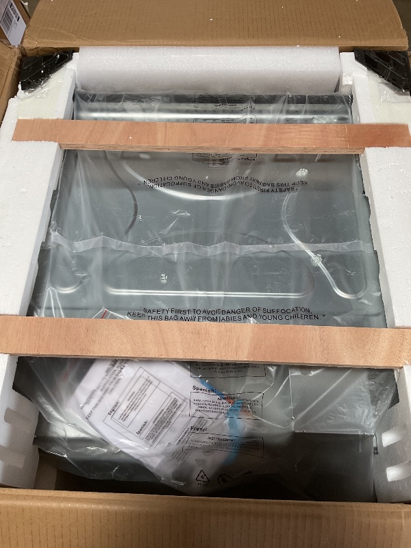 Photo 1 of *** MAJOR DAMAGE/PARTS ONLY***24 Inch Built-in Electric Single Wall Oven, 2.5 Cu.ft Stainless Steel Convection Oven with 8 Cooking Functions, Mechanical Knob Control, 500? Max Temperature, 3-Layer Tempered Glass Door