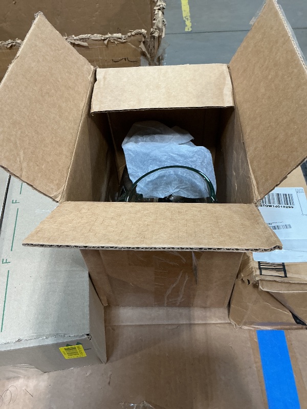 Photo 1 of ***FOR PARTS/ MISSING PIECES & HEAVILY USED*** Black+Decker Quiet Blender with 6-Cup Cyclone Glass Jar, 3 Speeds + 3 Functions & Serrated Blade Technology for Faster Blending, Pulse Button and 24-oz Personal Jar, 900W