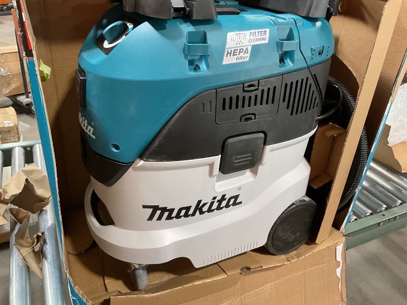 Photo 2 of Makita  11 Gallon Wet/Dry HEPA Filter Dust Extractor/Vacuum