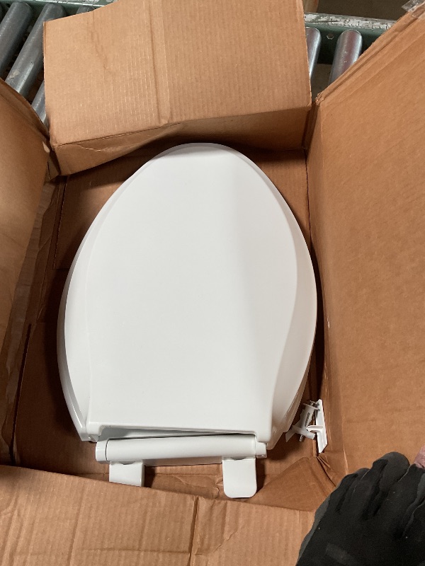 Photo 1 of ***FOR PARTS/ BROKEN** KOHLER 4636-RL-0 Cachet ReadyLatch Elongated Toilet Seat Slow Close, Soft Close Toilet Seat Quiet Lid, Contoured Grip-Tight Bumpers Installation Hardware, Apartment Essentials, White