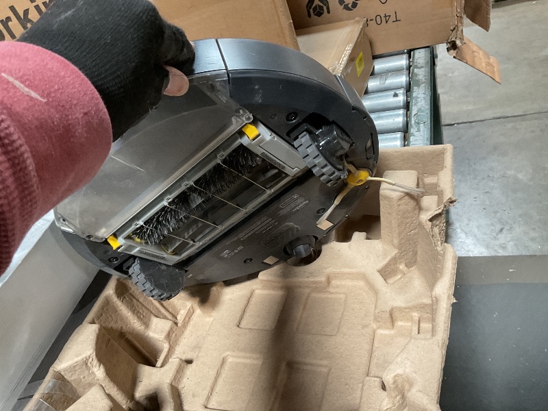 Photo 1 of ***DOES NOT HOLD CHARGE*** iRobot Roomba 692 Robot Vacuum - Wi-Fi Connectivity, Personalized Cleaning Recommendations, Works with Alexa, Good for Pet Hair, Carpets, Hard Floors, Self-Charging