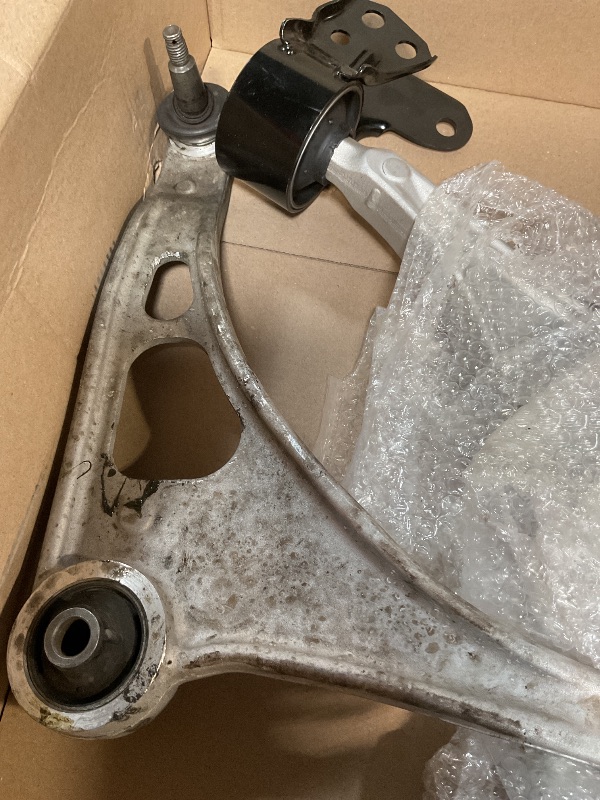 Photo 1 of **HEAVILY USED** 2Pcs Front Lower Right Left Control Arm Suspension Kit fit for 2016-2022 Pilot, for 2017-2022 Ridgeline,for 2014 2015 2016 2017 2018 2019 2020 Acura MDX, 2019 2020 2021 2022 Honda Passport