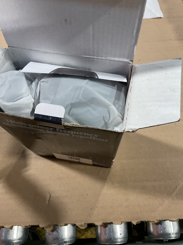 Photo 1 of ***MISSING 2 REPELLENTS** Upgraded Ultrasonic Repeller & Insect Indoor Repeller,Ultrasonic and Repellent for Roach,Rodent,Mouse,Bugs,Mosquito,Mice,Spider,Ant,3 Mode Switching,6 Packs