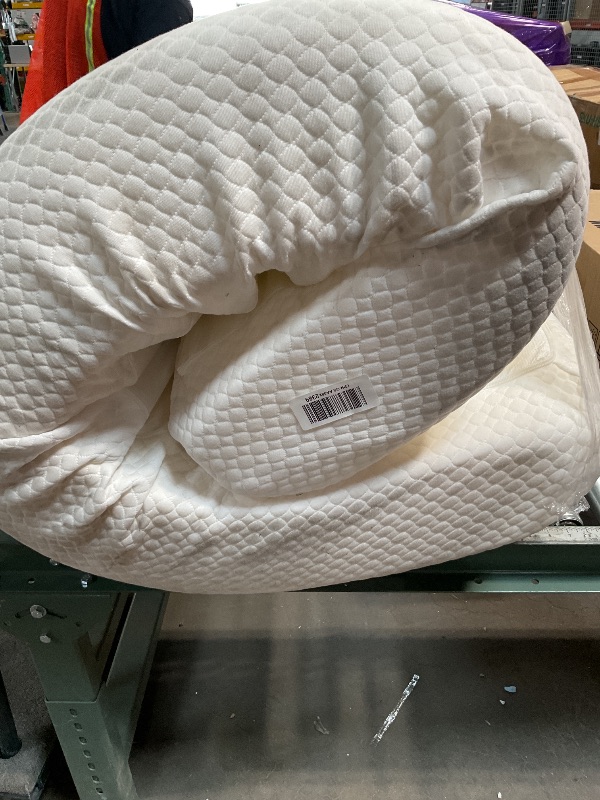 Photo 1 of *** MINOR DAMAGE, DIRTY FROM TRANSPORT***FDW | 8 Inch Twin Mattress | Medium Firm | Gel Memory Foam Mattress | White | Bed in a Box, CertiPUR-US Certified | Pressure Relief, Cooling Ventilated Foam | Washable Removable Cover