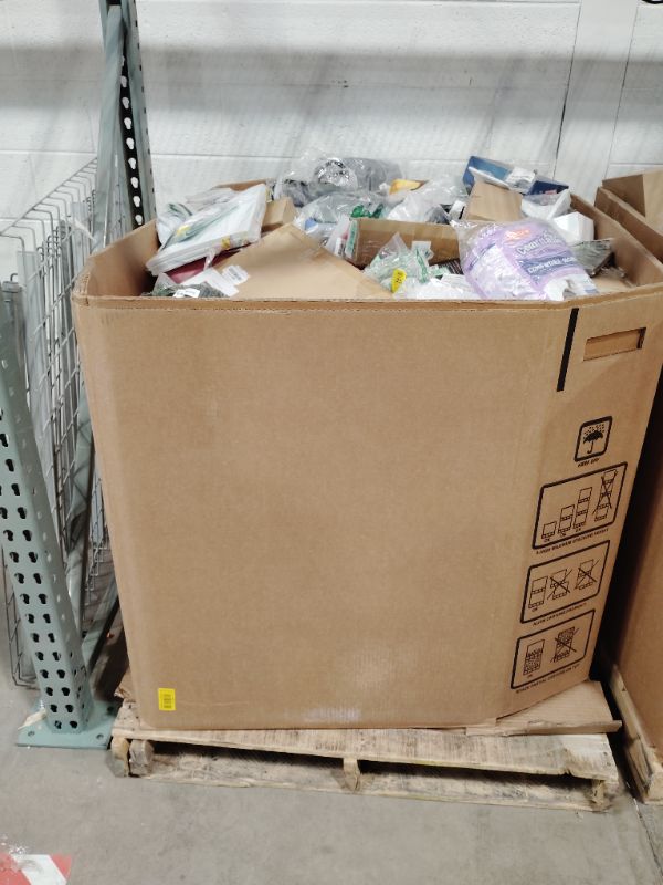 Photo 1 of 
*** NON REFUNDABLE *** 
TRASH/NON SELL PALLET
*MUST BRING TRUCK TO PICK UP*

