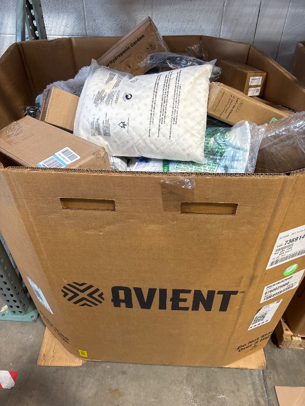 Photo 1 of **TRUCK PICK UP ONLY** NO SALE PALLET
*NON REFUNDABLE*