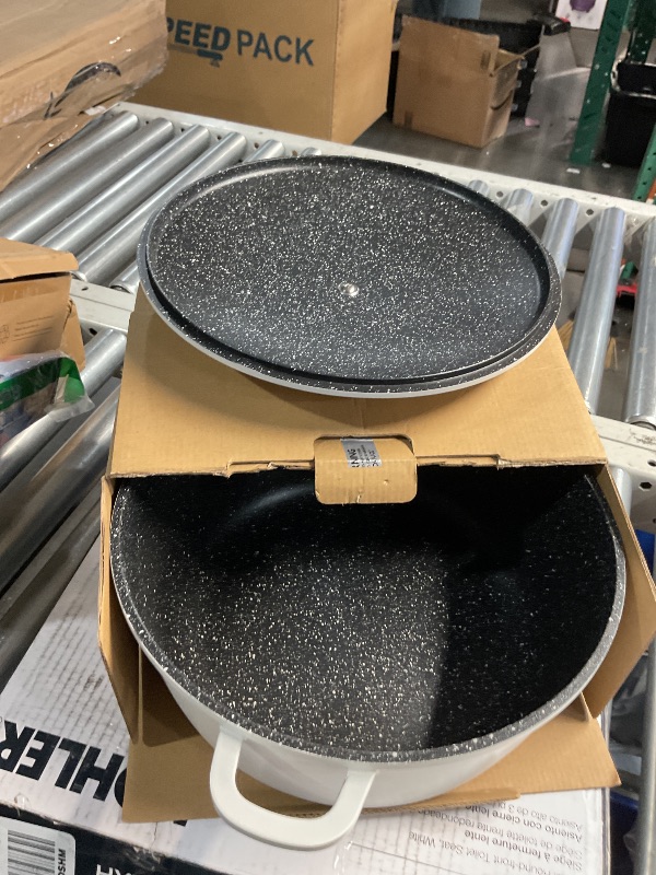 Photo 1 of (FAIR) Dutch Ovens Enameled Cast Iron Covered 5.5 Quart Dutch Oven with Dual Handle for Bread Baking, White
