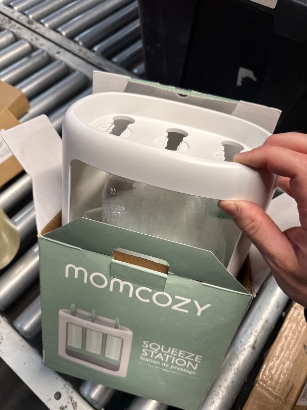 Photo 1 of (PARTIAL SET) Momcozy Squeeze Station For Homemade Baby Food,Pouch Filling Station For Puree Food For Babies&Toddlers,No Food Splashing,Dishwasher Safe,BPA-Free,With Reusable Bags