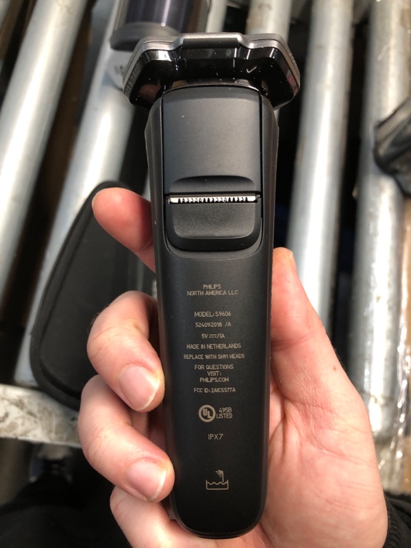 Photo 1 of (UNTESTED) (SIGNS OF USE) (MISSING CHARGER) Philips Norelco 9400 Rechargeable Wet/Dry Electric Shaver with SenseIQ and Comfort Glide Ring Technology, Battery Powered, Silver, S9502/83