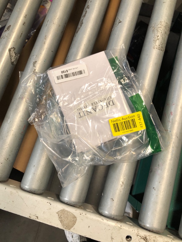 Photo 1 of (USED/FAIR) (BAGGED) DECANIT 3.5x5 Picture Frame Metal, Thin Profile Photo Frame 3.5 by 5 Inch, Display for Wall or Tabletop,Silver