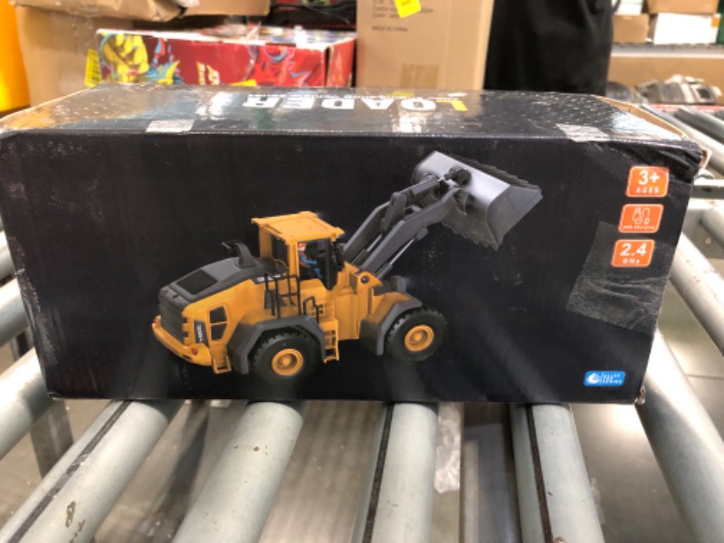 Photo 2 of 9-Channel Metal RC Wheel Loader - Remote Control Kids Construction Play Toys with Realistic Lights and Sound, 1:20 Scale, Tractor Toys for 3+ Boys, Perfect 2024 Kids Birthday Gift for Ages 3-12+