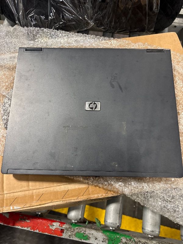 Photo 3 of **MISSING CHARGER**HP Compaq 15.4" Business Notebook 6710b (Intel Core 2 Duo Processor T7100 (1.8 GHz), 1 GB RAM, 120 GB Hard Drive, Vista Business)
