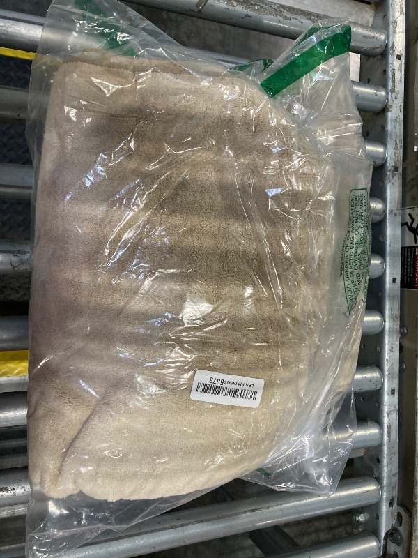Photo 1 of USED**
POLYTE Plush Microfiber Oversize Quick Dry Lint Free Bath Towel, 60 x 30 in, Pack of 2 (Beige, Coral Fleece)