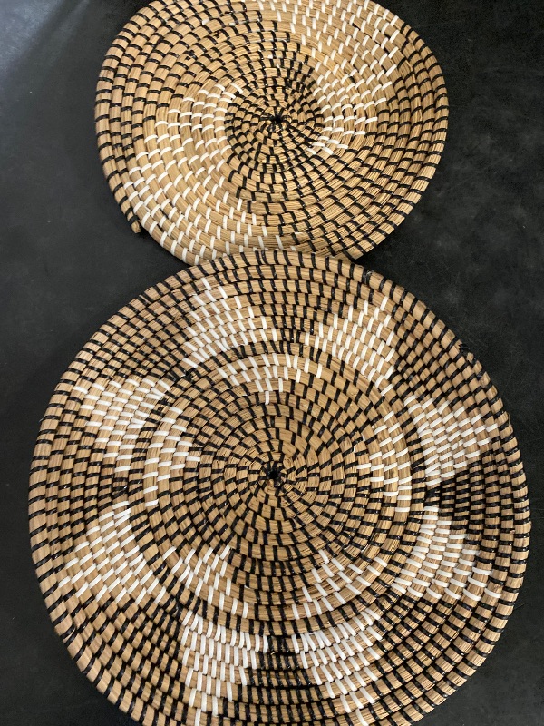 Photo 1 of 2pcs Set Bedding Simple Ornament Disk Wall Decor Round Shape Pendant Wall Ornament Decorative Grass Weave Decor Wall Hanging Pendant Creative Disk Pendant Circular Wall Adorn