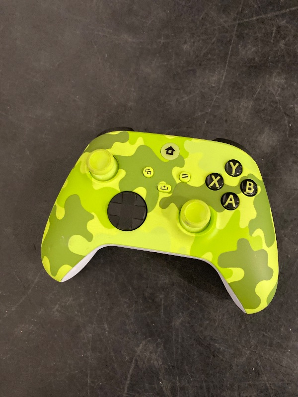Photo 1 of SWCTIM Xbox One Controller Compatible with Xbox/S/X/Series X/S/PC 2.4GHZ Wireless Xbox One Controller with 3.5mm Audio Headphone Jack, Camo