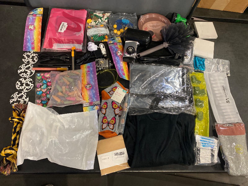 Photo 1 of 40 Item Miscellaneous Bundle | Toys & Games, Kitchen & Dining, Home Decor, Patio & Garden, Beauty Accessories, Hardware, Electronic Accessories, Women's Clothing, Medical Supplies & Equipment, Automotive Parts, Cleaning Supplies