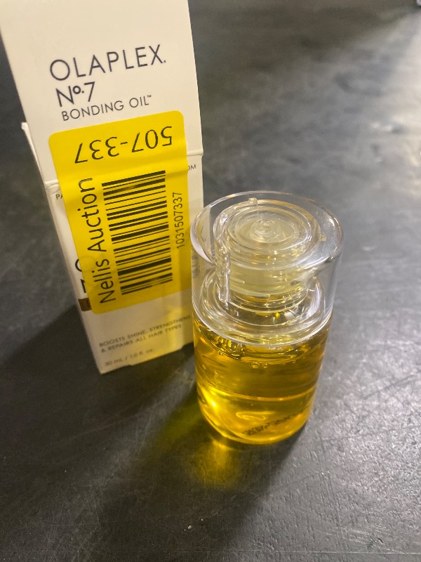 Photo 1 of Olaplex No. 7 Bonding Oil, Concentrated High Shine Oil, Heat Protectant, Visibly Smooths & Softens Hair, Added Color Vibrancy, Up to 72 Hour Frizz Control, For All Hair Types, 1 fl oz