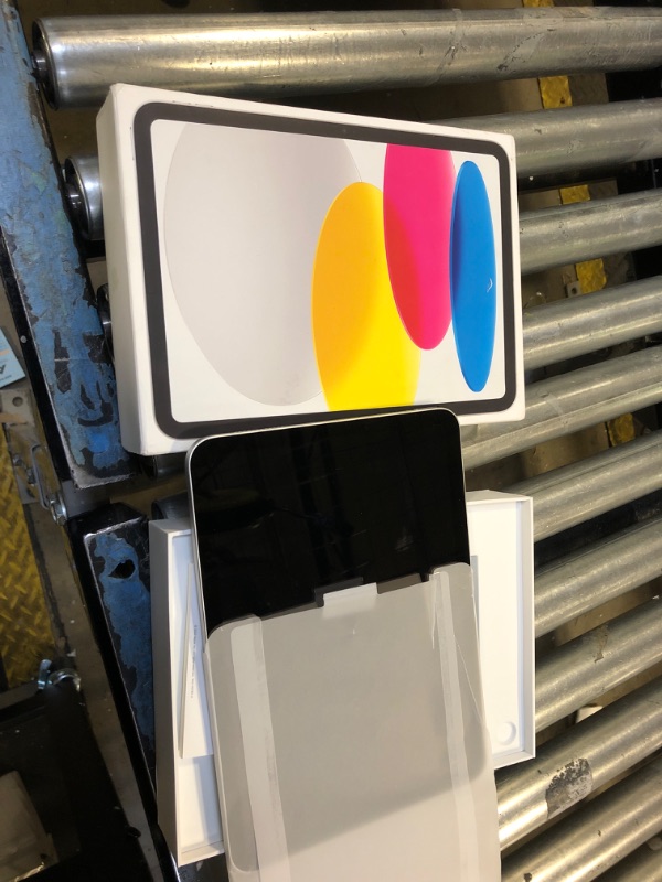 Photo 1 of Apple iPad (10th Generation) 64gb