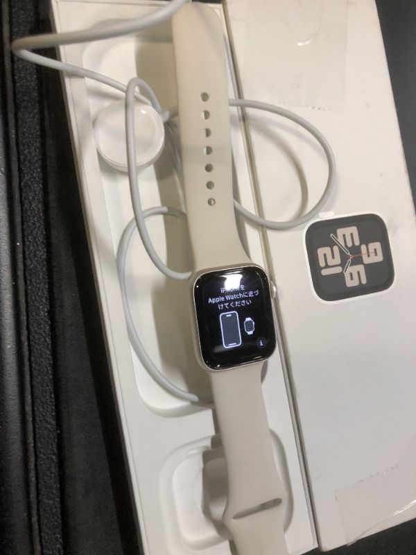 Photo 2 of Apple Watch SE (2nd Gen) [GPS 40mm] Smartwatch with Starlight Aluminium Case with Starlight Sport Band S/M. Fitness and Sleep Trackers