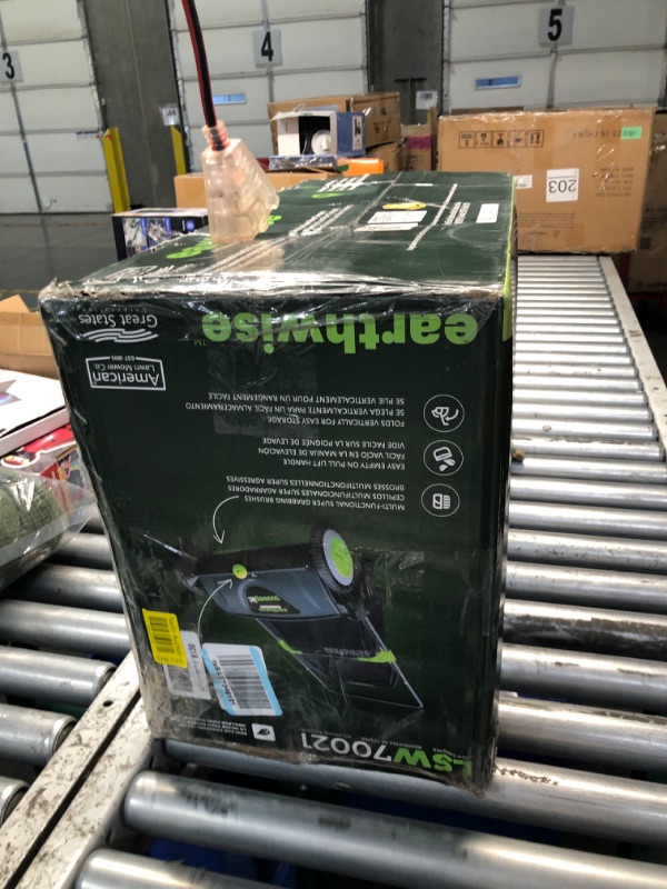 Photo 2 of ***USED - LIKELY MISSING PARTS - UNABLE TO VERIFY FUNCTIONALITY***
Earthwise LSW70021 21-Inch Width Leaf & Grass Push Lawn Sweeper, Black