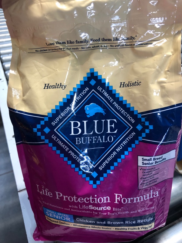 Photo 3 of *8/29/2025* Blue Buffalo Homestyle Recipe Adult Wet Dog Food, Made with Natural Ingredients, Chicken Dinner With Garden Vegetables, 12.5-oz. Can (Pack of 12) Chicken & Brown Rice 5 Pound (Pack of 1)