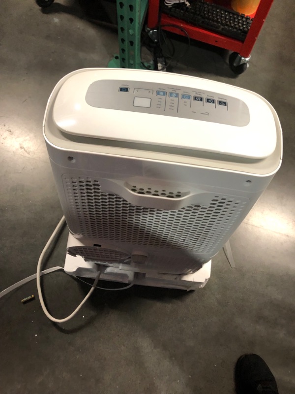 Photo 4 of ***USED - MISSING PARTS - UNTESTED - SEE COMMENTS***
Midea 3-in-1 Portable Air Conditioner, Dehumidifier, Fan, for Rooms Up to 200 Sq ft Enabled, 10,000 BTU Doe (5,800 BTU SACC) Control with R MAP10S1CWT