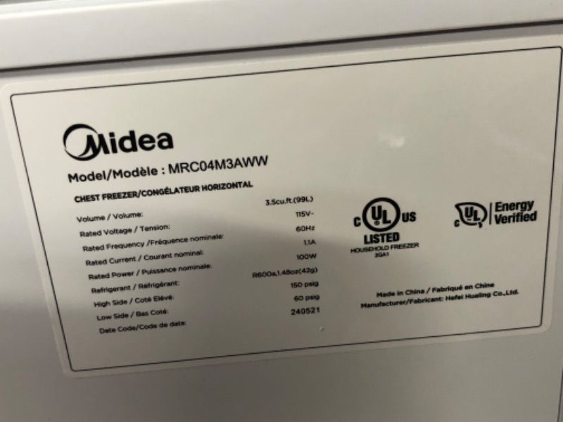 Photo 3 of ***USED - DENTED - SCRATCHED - UNABLE TO TEST - NO PACKAGING - SEE PICTURES***
Midea MRC04M3AWW, White 3.5 cu. ft. Mini Freezer, Cubic Feet