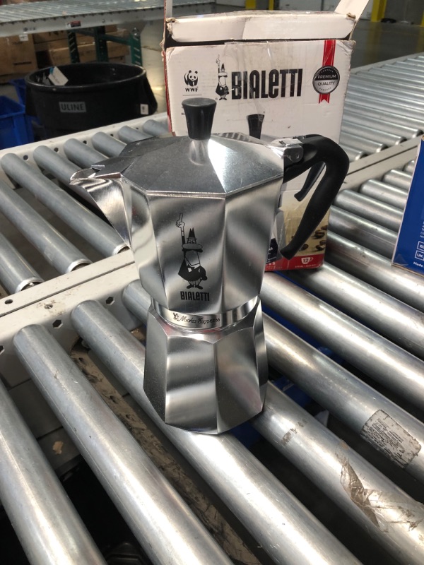 Photo 2 of ***USED - SCRATCHED AND SCRAPED - UNABLE TO TEST - SEE PICTURES***
Bialetti - Moka Express: Iconic Stovetop Espresso Maker